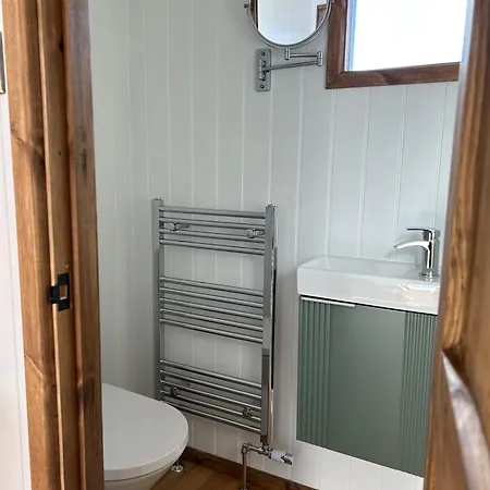 Fernlea Luxury Shepherds Hut - Sleeps 2 & Hot Tub * Saltburn-by-the-Sea