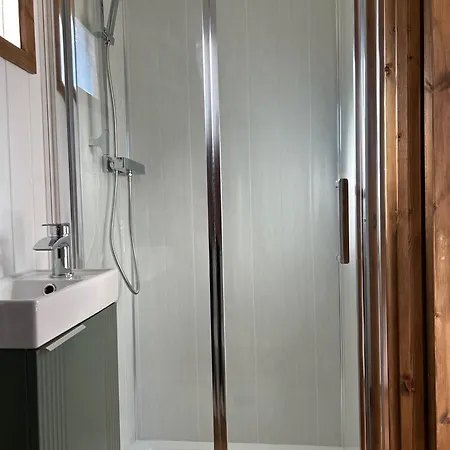 Holiday home Fernlea Luxury Shepherds Hut - Sleeps 2 & Hot Tub *